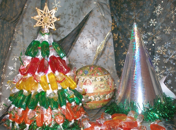 новогодняя елка из конфет