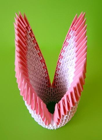 Сборка фигурки лебедя в технике модульного оригами
